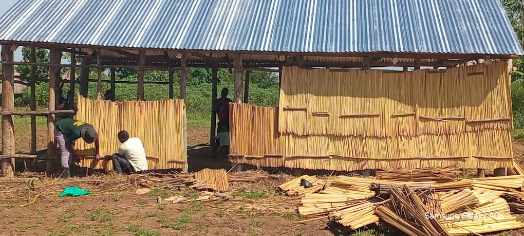 Building church walls from traditional materials